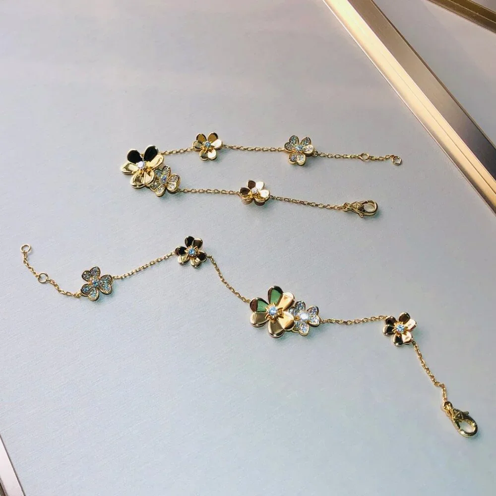 Excellent Used Condition VCA Bracelet - Picture 4 of 9